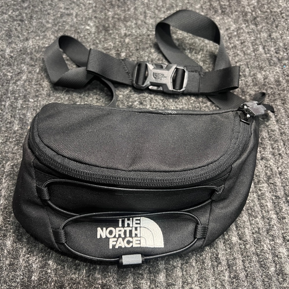 The North Face Fanny Pack Waist Pack Belt Bag Black NWOT